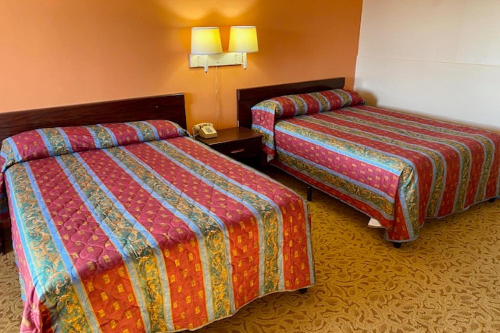 Red Carpet Inn & Suites Lima -Listing Partner Bagian luar foto
